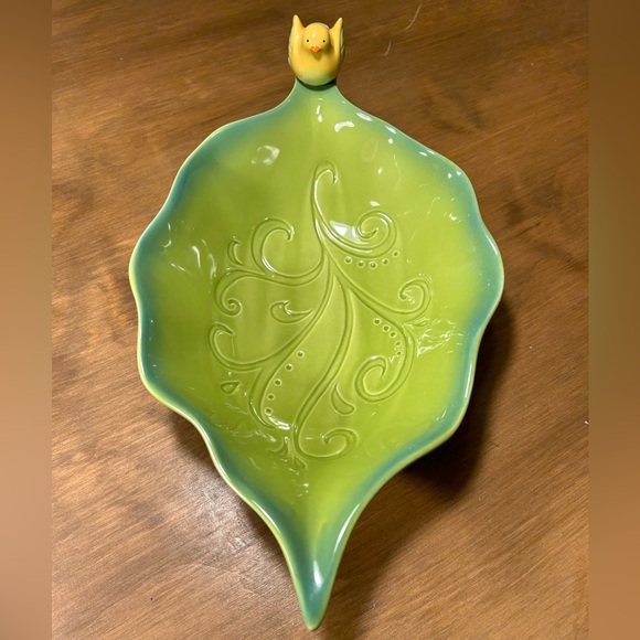 Grasslands Road Ceramic Green Leaf Serving Bowl Dish with Yellow Bird 13x7.5" - Picture 3 of 7